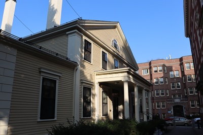 Cover image for The Warren House: A Murder-Mystery History