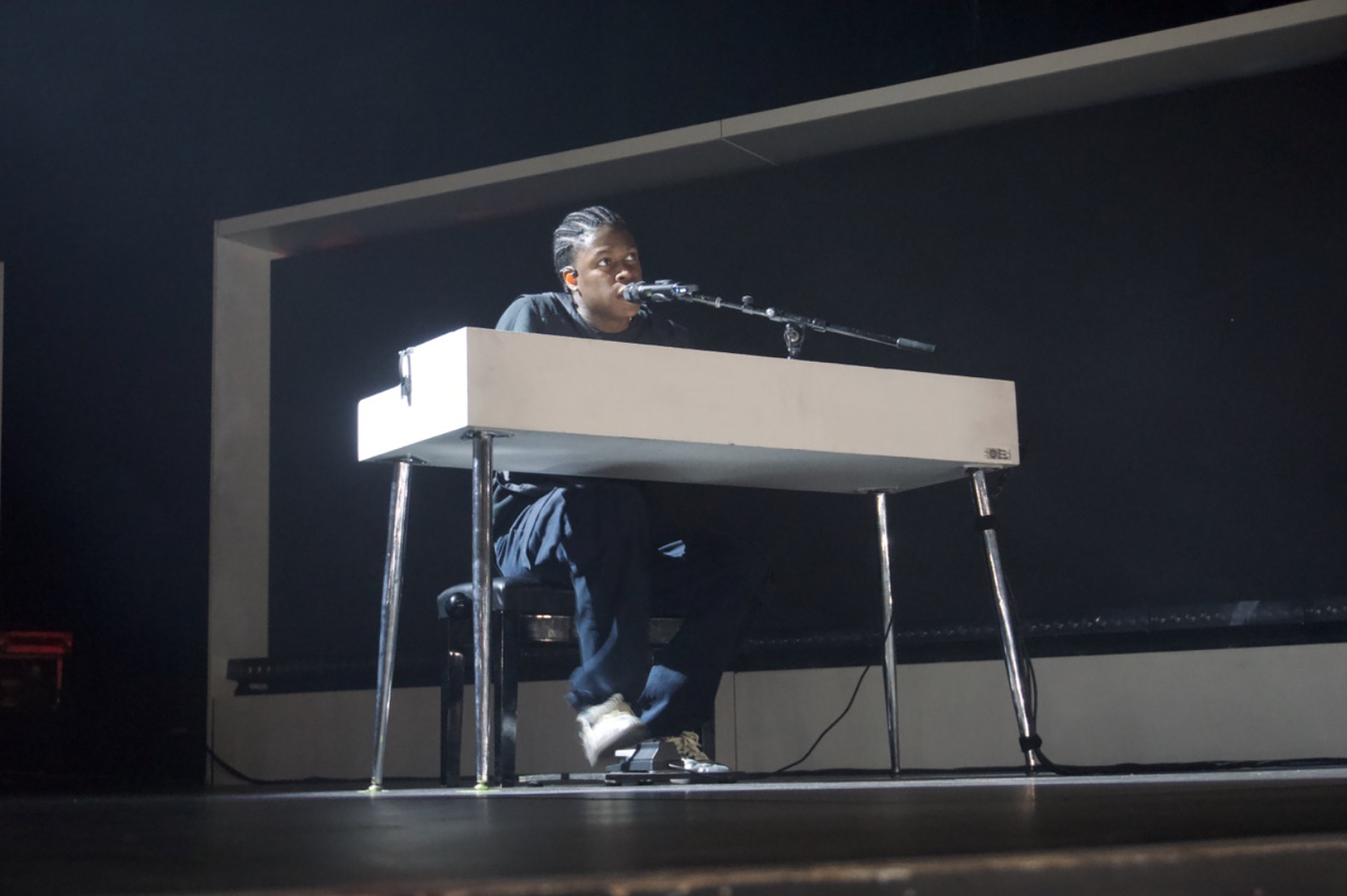 Caesar sat down to play the piano for a heartfelt live performance.