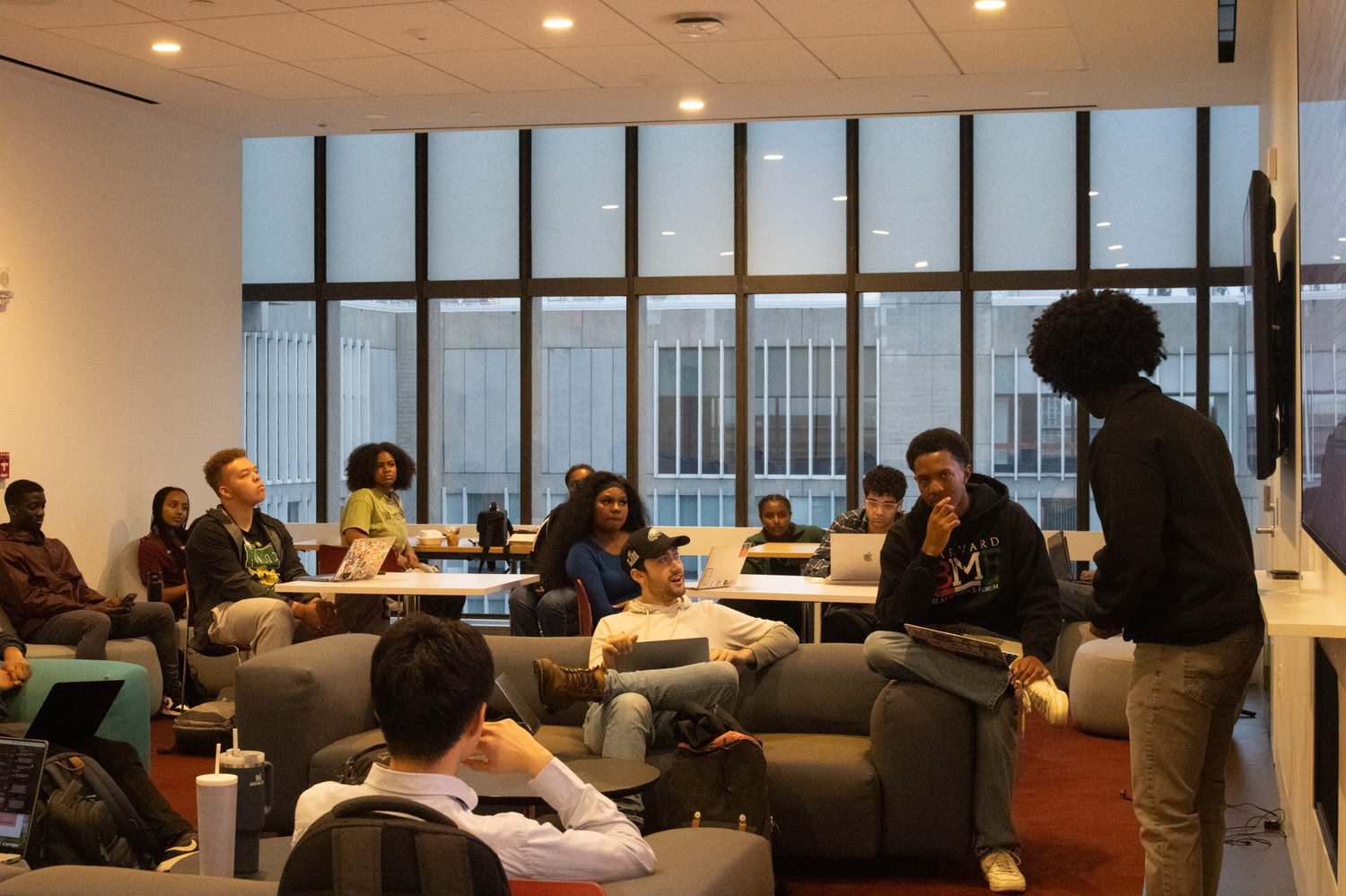 The Harvard Undergraduate Association approved a proposal on Monday to give students funding for free meals around Valentine's Day.