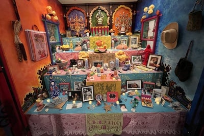 Cover image for Cambridge Residents, Harvard Affiliates Attend Día de los Muertos Celebration at Harvard Peabody Museum