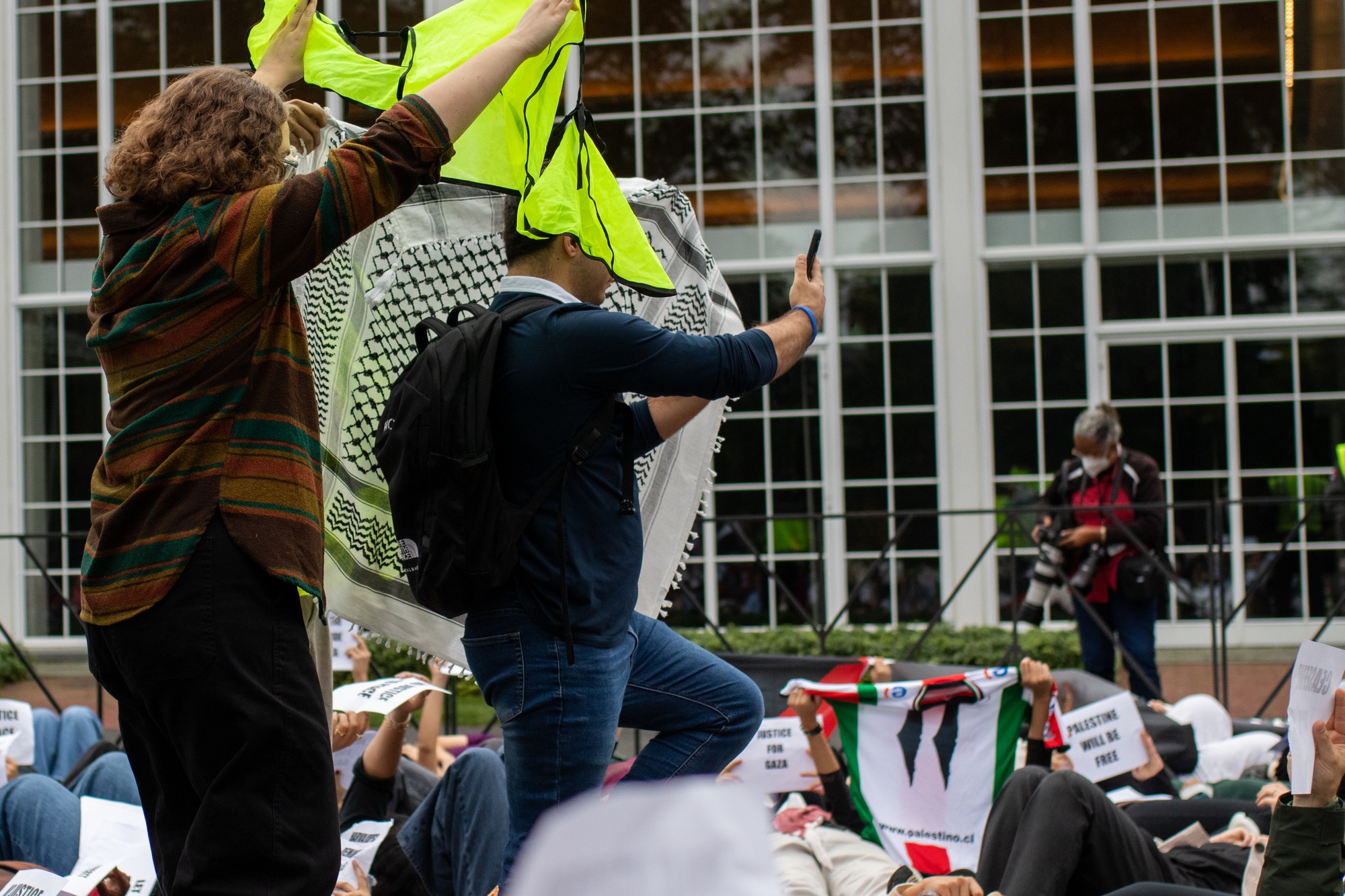 Harvard Alumni Condemn University Leadership Following Viral Video of ...