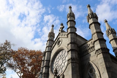 Cover image for Bigelow Chapel Mt Auburn Cemetery