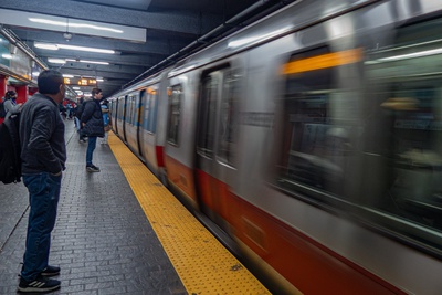 Cover image for Red Line Closures to Begin Next Week