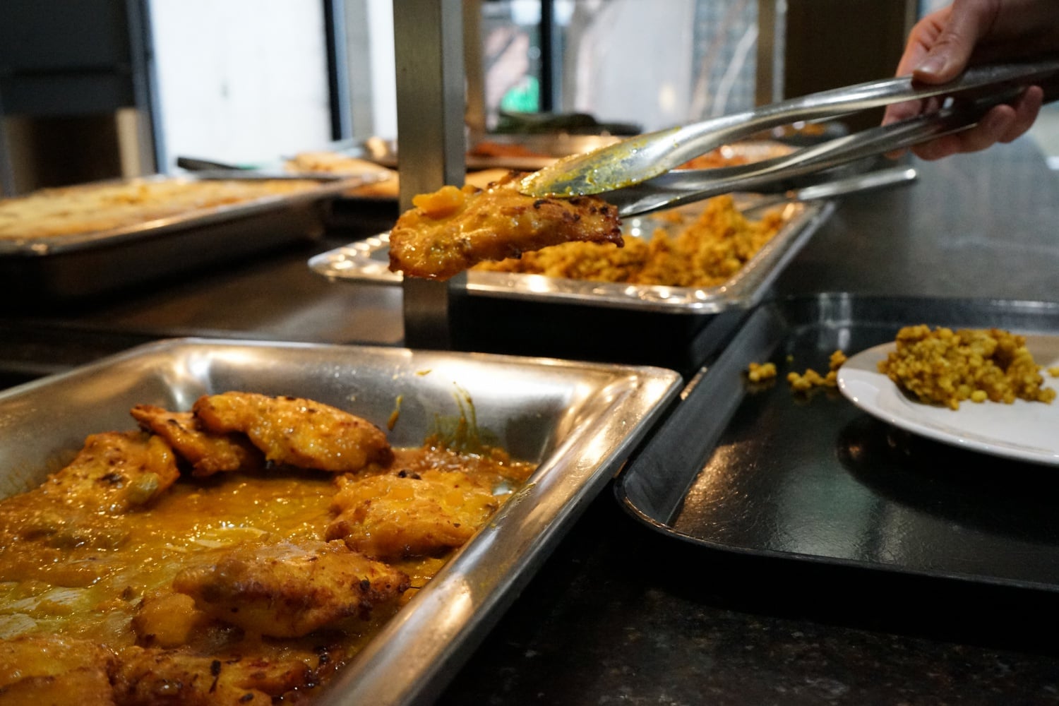 Harvard University Dining Services will begin serving halal chicken in all undergraduate dining halls.