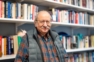 Cover image for HKS Lecturer Marshall Ganz ’64 Talks New Book on Organizing at Cambridge Public Library