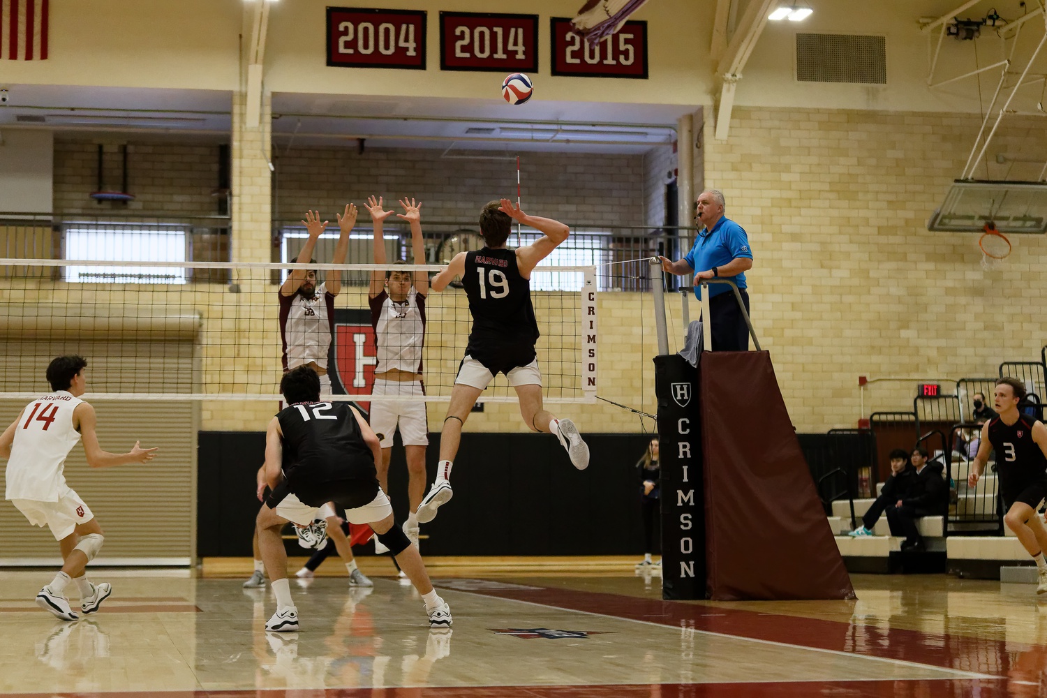 The squad redeemed itself after losing in straight sets to the Tigers on Friday.