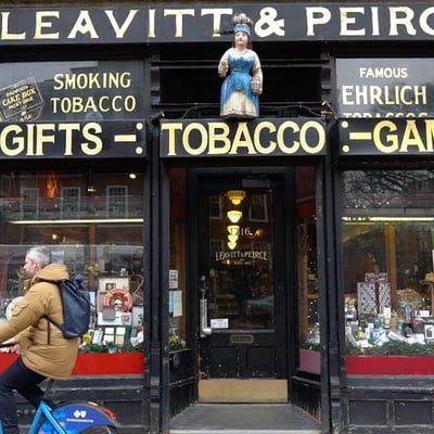Cover image for A Look into Old Harvard: Leavitt & Peirce