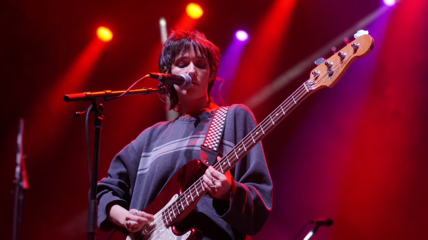 Daisy the Great captivated the crowd with catchy lyrics and infectious melodies, prompting the audience to move with the music even if they were not familiar with the song.