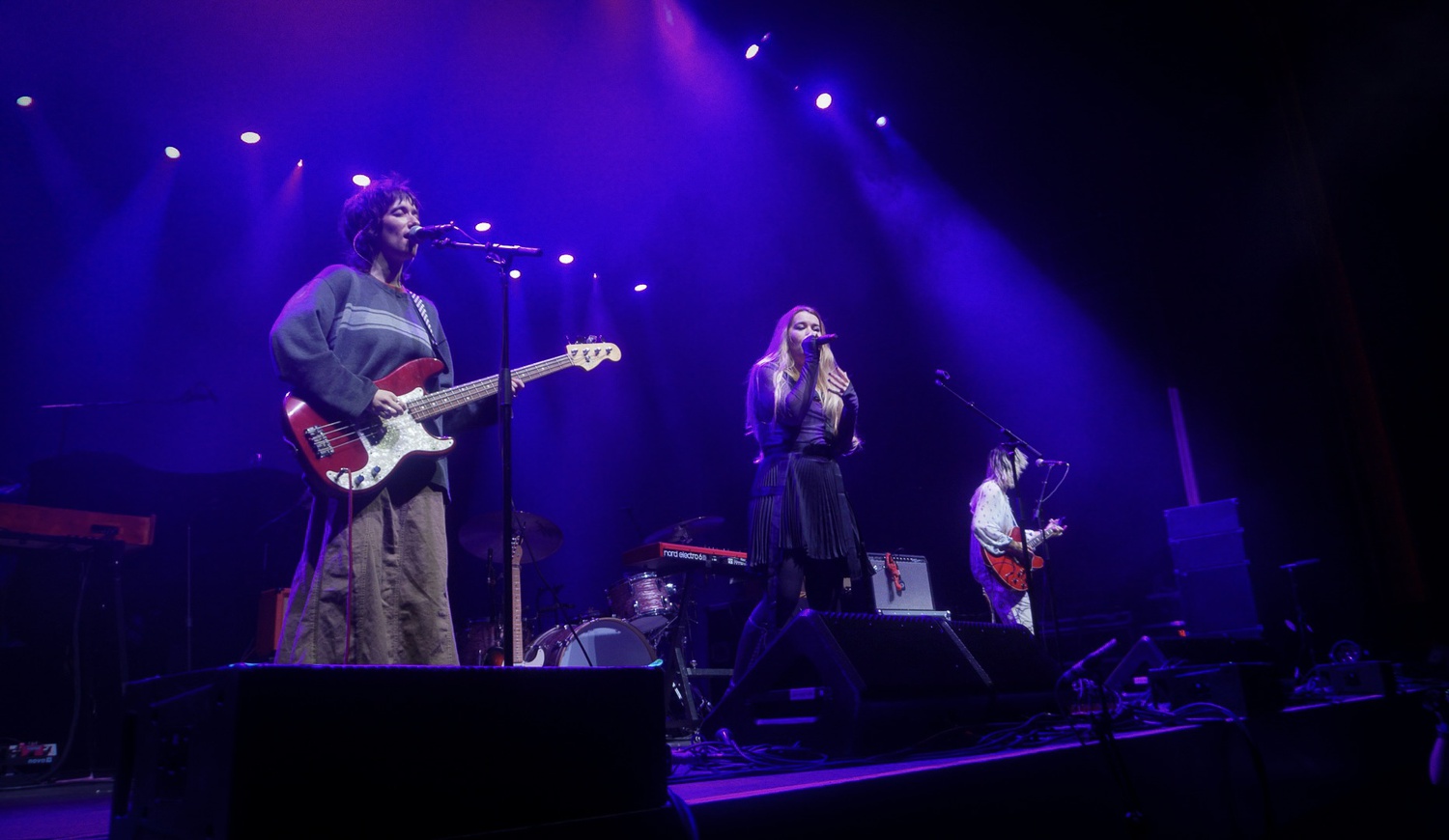 As the band blasted their drums, guitar, and bass, the song’s live rendition became more powerful and intimate.