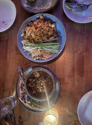 Cover image for Mahaniyom Dinner