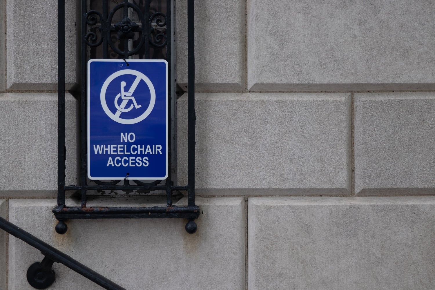 The front entrance to Kirkland House displays a sign that restricts wheelchair access.