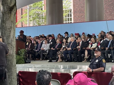 Cover image for Interim President Garber Asks Alumni to Stick by Harvard Despite ‘Difficult Year’