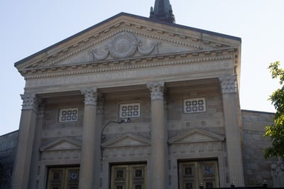 Cover image for Judge Dismisses Assault Charges Against Harvard Grad Students Involved in Clash at Oct. 2023 Protest