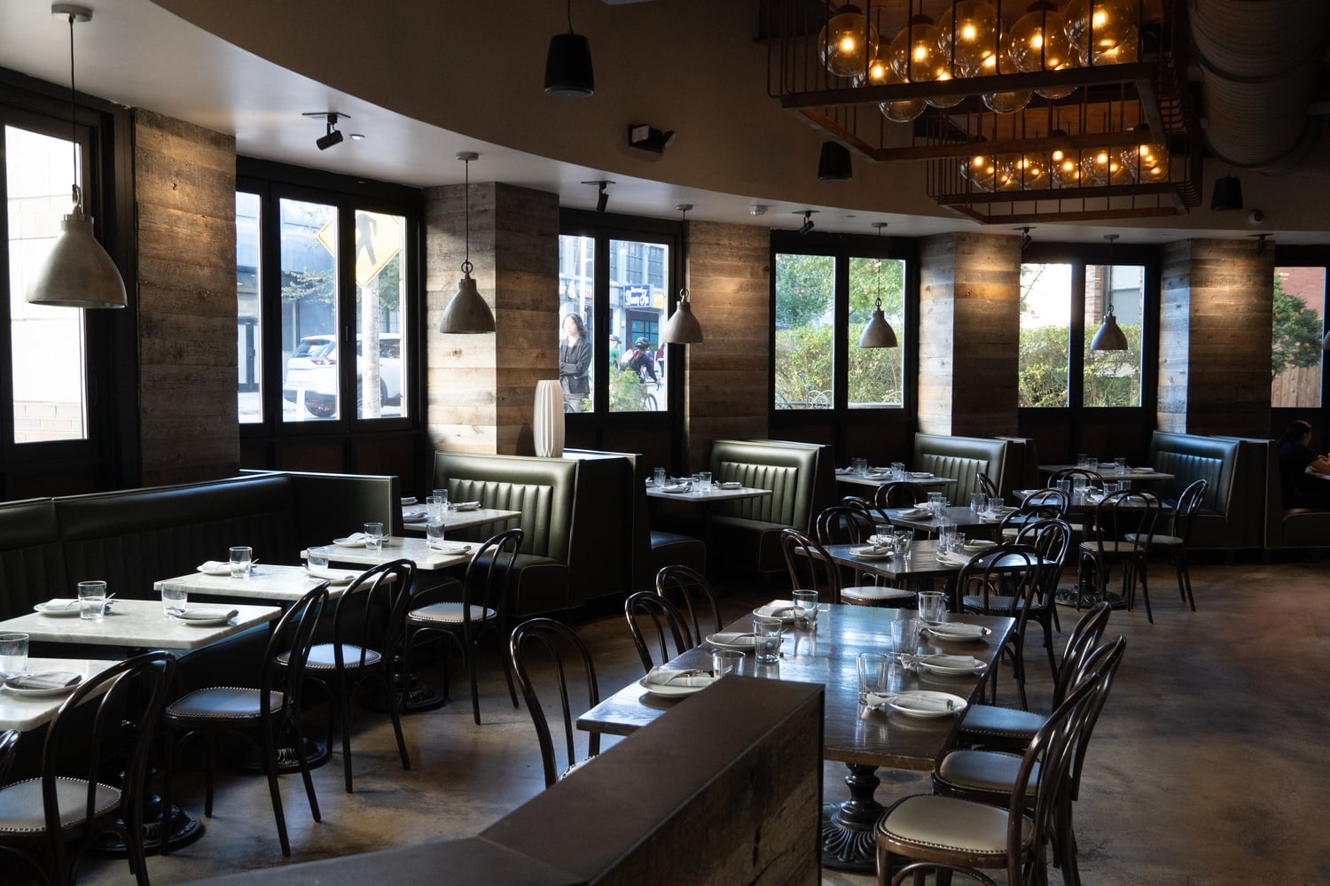 Although the tables are placed relatively close to one another, Waypoint still manages to feel quite spacious.
