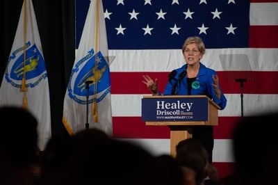 Cover image for Sen. Elizabeth Warren Urges Harvard to Cut Ties With Summers After Epstein Emails Surface