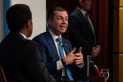 Cover image for Pete Buttigieg ’04 Calls Local Government ‘Salvation’ for Dems Under Trump