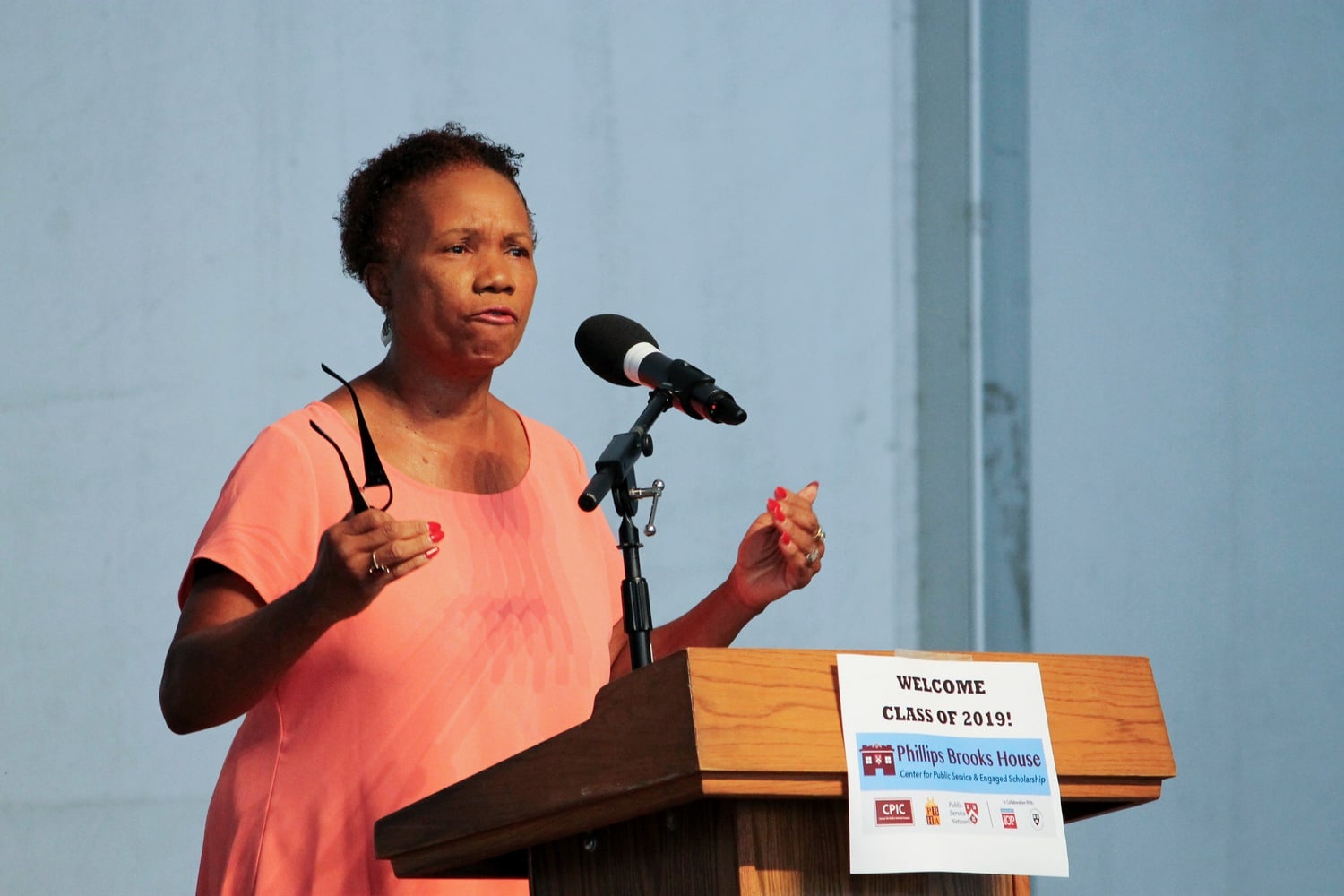 Cambridge City Councilor E. Denise Simmons speaks about the importance of public service to members of the freshmen class on Saturday morning in the Science Center plaza.