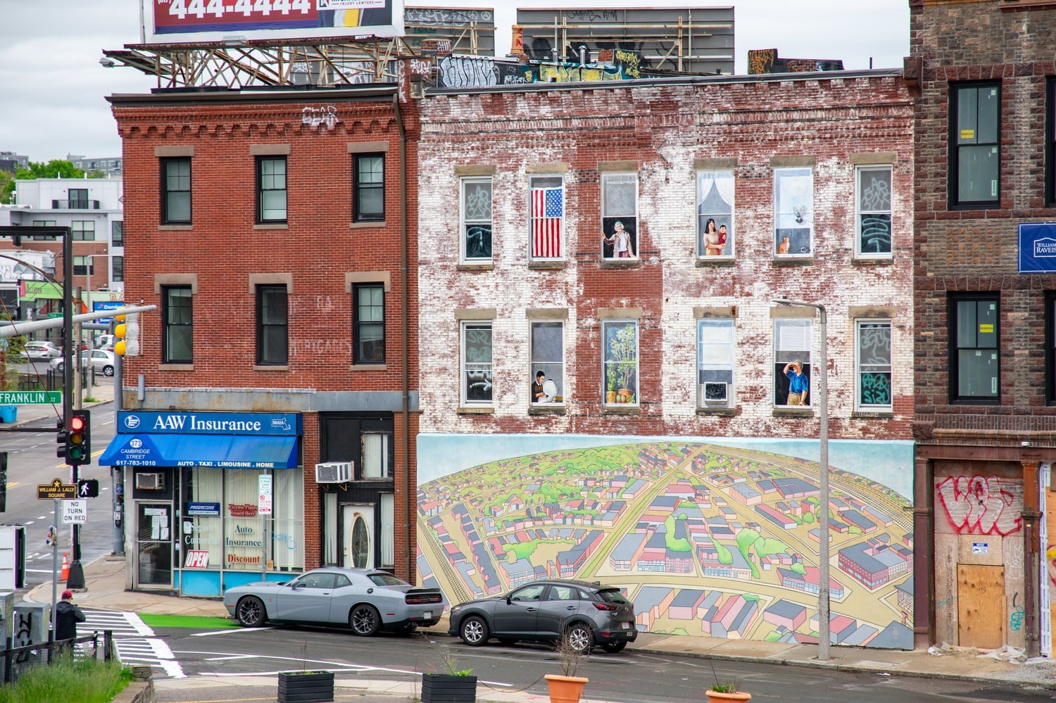 Windows on Allston, um mural de Elli Crocker, na esquina das ruas Cambridge e Franklin.