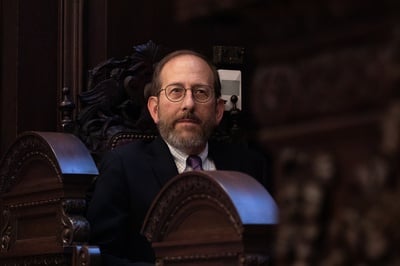 Cover image for Garber Speaks at Mem Church