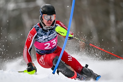 Cover image for Matt Ryan Skiing