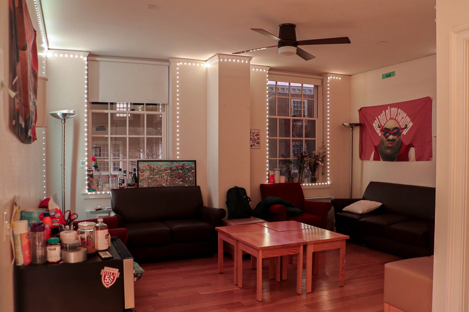 The gigantic common room of a Winthrop House suite.