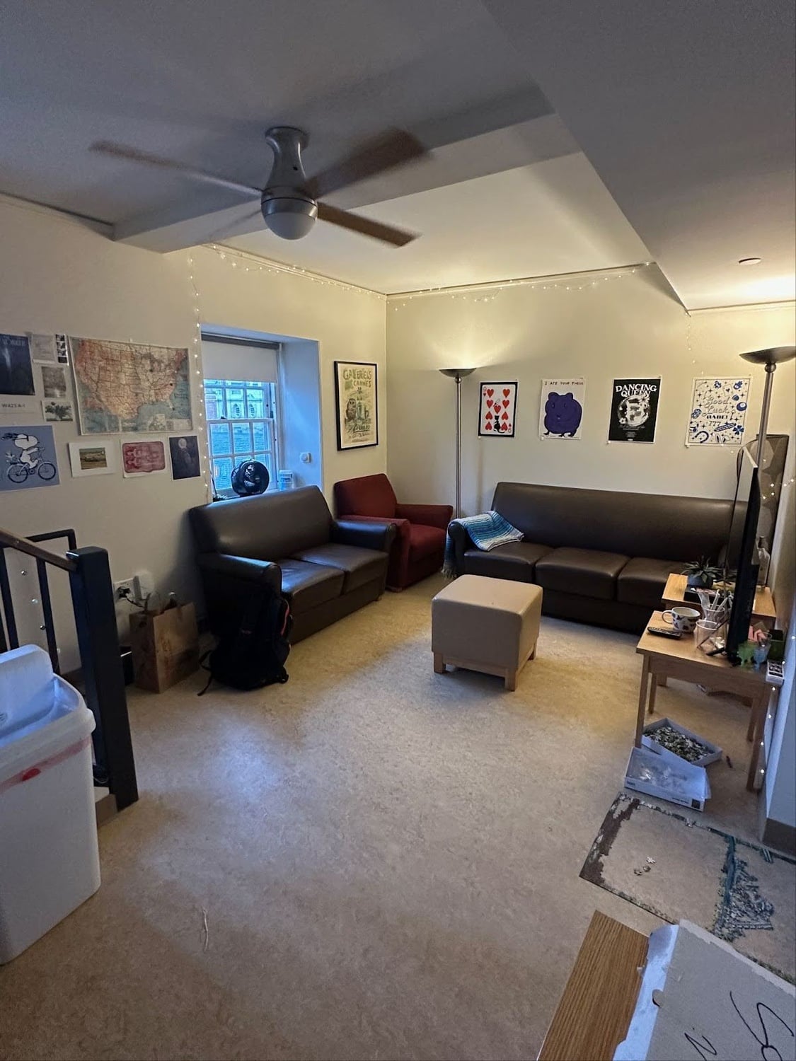 A spacious common room enjoyed by students in Lowell House.