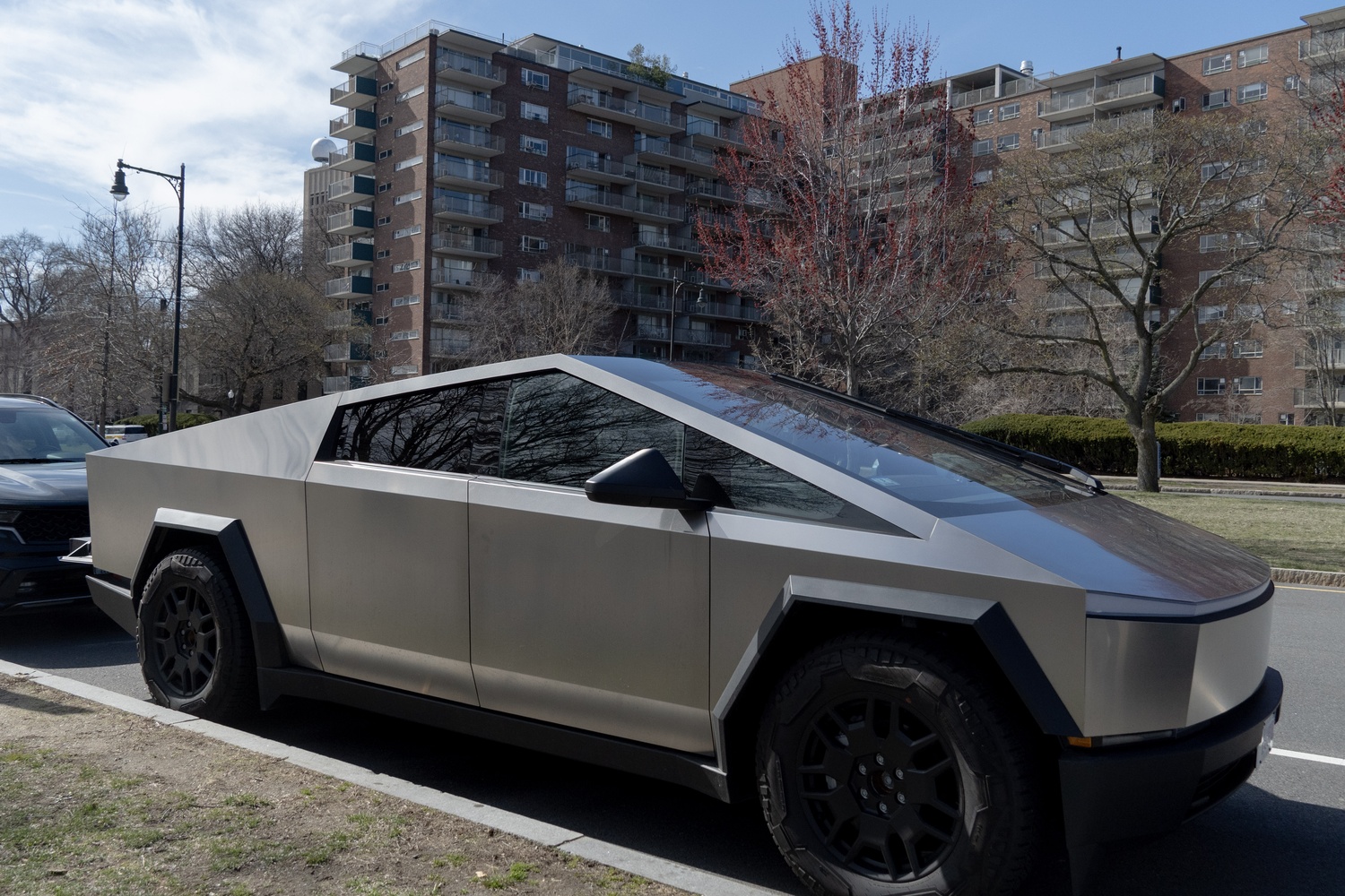  Tremont Strategies, a lobbying firm, represents both Harvard and Tesla. Climate accountability company F Minus called on Harvard to end its relationship with Tremont over Tesla's Founder, Elon Musk.