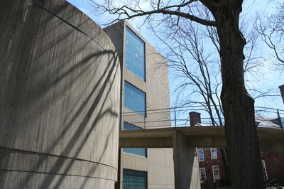 Cover image for Building Harvard: The Carpenter Center