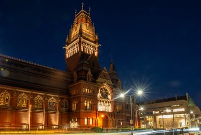 Cover image for Harvard Plans Extended Annenberg Hours as College Looks to Bolster First-Year Social Spaces