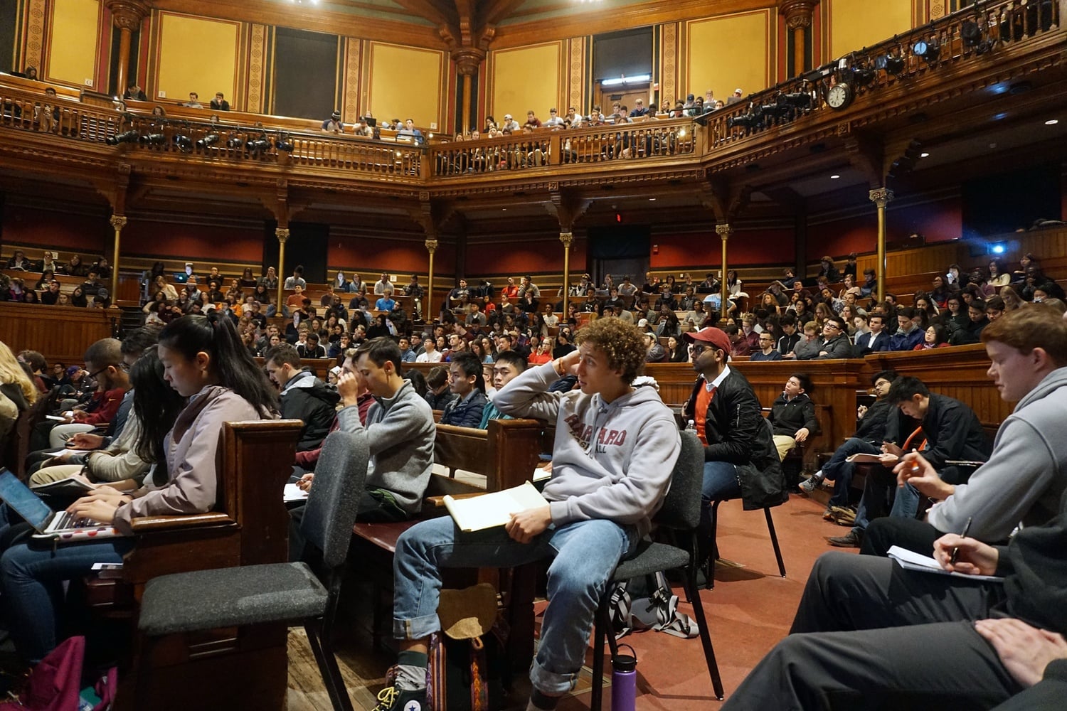 Students sit in on an Ec10, an introductory economics class, during shopping week in spring 2018.