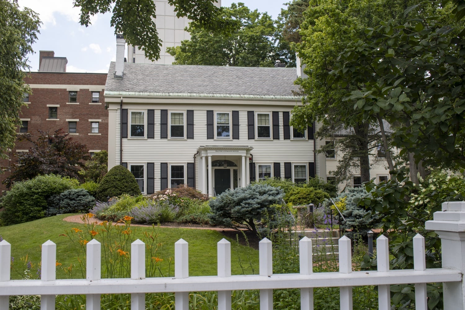 Lippmann House, home of the Nieman Foundation for Journalism. Henry H. Chu '90 has been named the foundation's permanent curator.