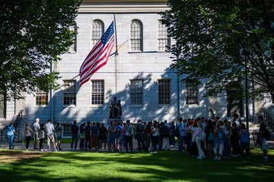 Cover image for Harvard, Please Comment!