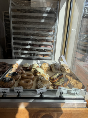 Cover image for So many donuts!
