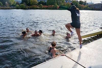 Cover image for Radcliffe Rowing Impresses at Head of the Charles