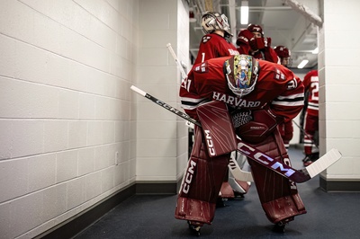 Cover image for Harvard Men’s Ice Hockey Topples Stonehill, Scores 6 Goals