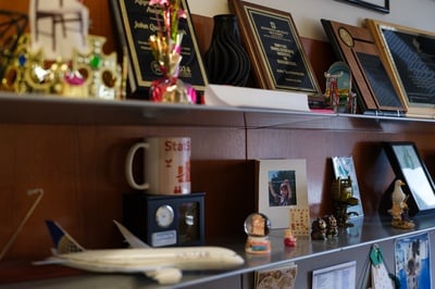 Cover image for Trophies and Souvenirs in Dr. John Quackenbush's Office