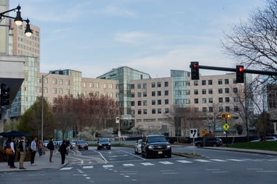 Cover image for Facing Wary Investors and the Lure of Outsourcing, Cambridge Biotech Firms Turn Away From Basic Research