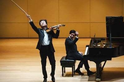 Cover image for A Fusion of Eastern and Western Music: Chinese Violinist Siqing Lü Performs at Harvard’s Paine Hall