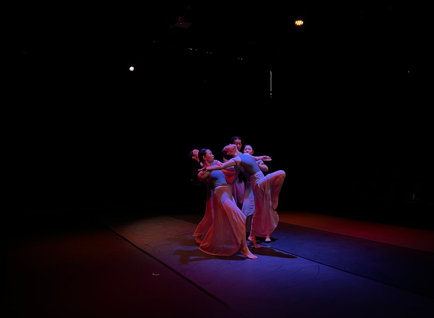 On Nov. 20 and 23, Harvard-Radcliffe Modern Dance Company performed their Fall 2025 showcase, “EX MACHINA.”
