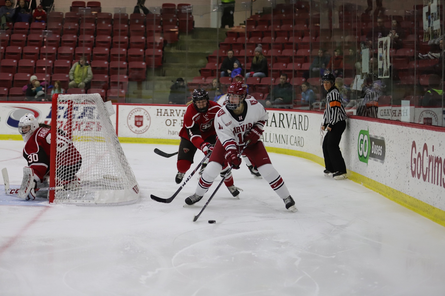 Kristin Della Rovere '23 sets up behind the net during a game against St. Lawrence in 2020.