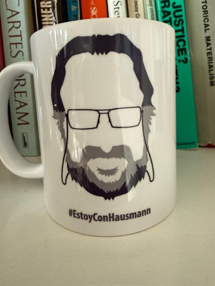A mug with the slogan "#EstoyConHausmann." When Hausmann became the target of political persecution, students at the Harvard Kennedy School gifted it to him as a show of solidarity. He still keeps the mug on his desk nearly 12 years later.