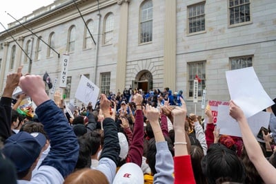 Cover image for Harvard College’s Housing Day Fundraising Challenge Brings in $276,000, Led by Adams House
