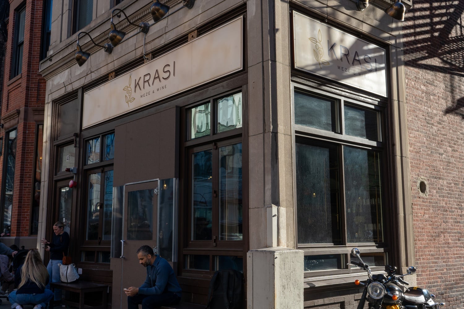 Located near the bustling Newbury Street in a dimly-lit, modern space, Krasi combines contemporary reinterpretations with ancient traditions.