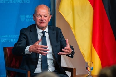 Cover image for Former German Chancellor Says U.S. Bid for Greenland Difficult to Square With International Law