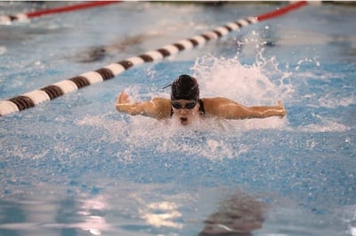 Cover image for Felicia Pasadyn ’22 Swims the Butterfly