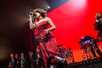 Cover image for Raye Concert Review: A Healing Narrative With No Genre Constraints