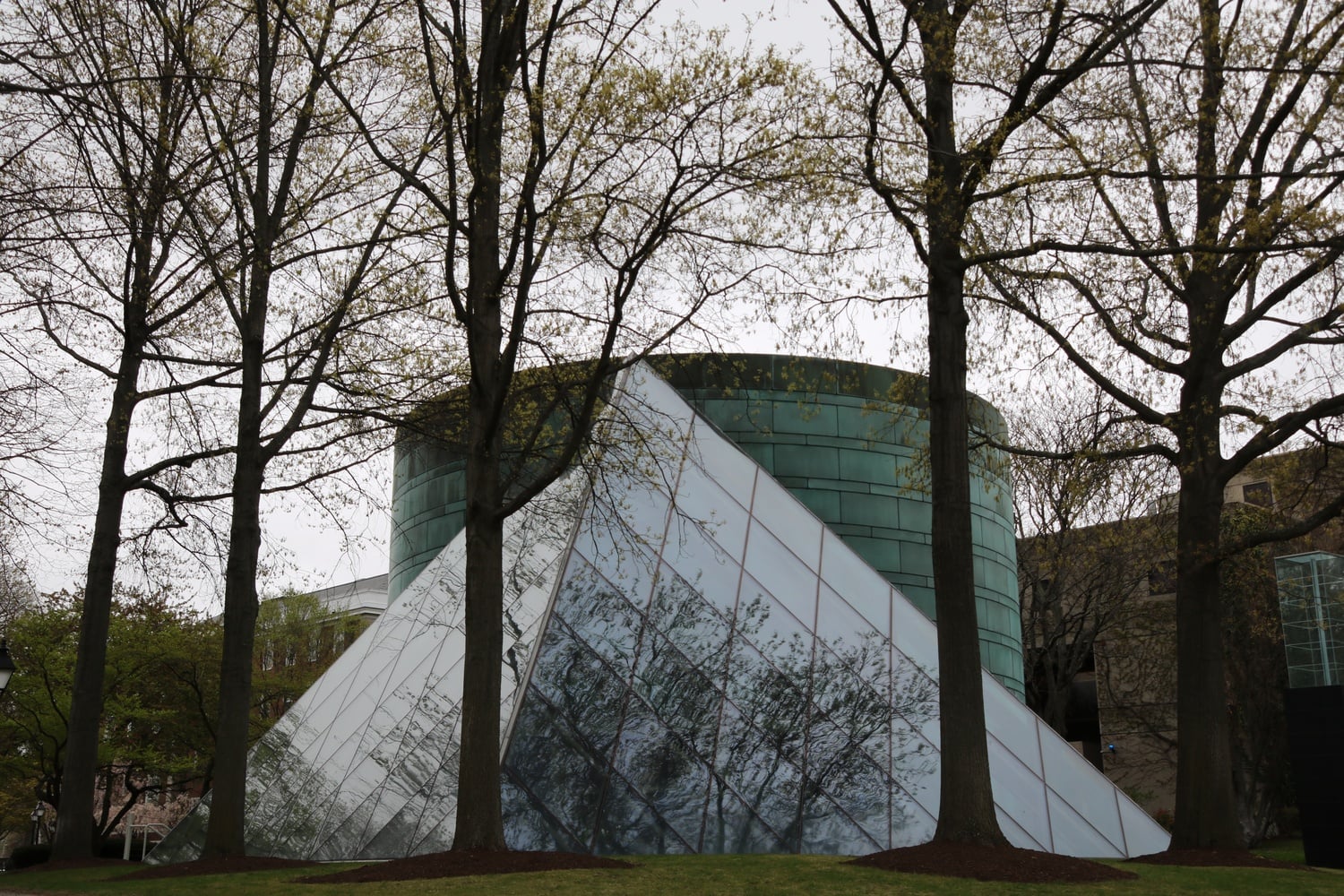 The MBA Class of 1959 Chapel’s two geometries.