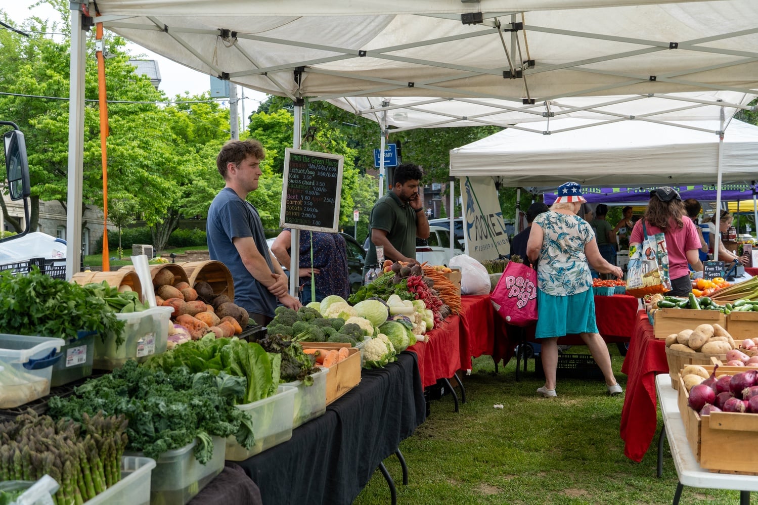The Allston Brighton Health Collaborative hosted its first Brighton Farmers Market of the season last Wednesday, featuring vendors selling fresh produce, baked goods, and home-cooked meals.