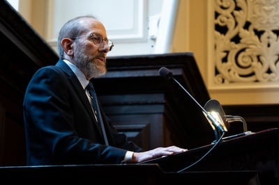 Cover image for Garber Touts AI For Research as Harvard Embraces Classroom Use