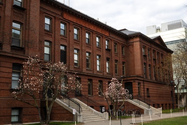 Cover image for Physics Faculty Lose Bid to Preserve Grant Administrator’s Role Under FAS Restructuring
